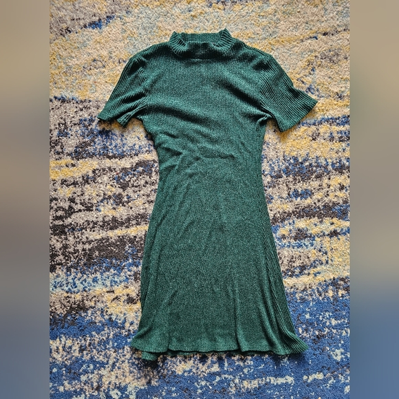Forever 21 Dresses & Skirts - Green short sleeve mock neck dress